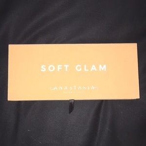 Anastasia soft glam pallet (Never used)